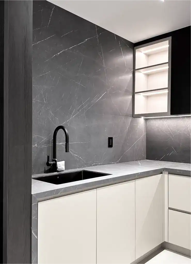 Kitchen Backsplash & Countertop